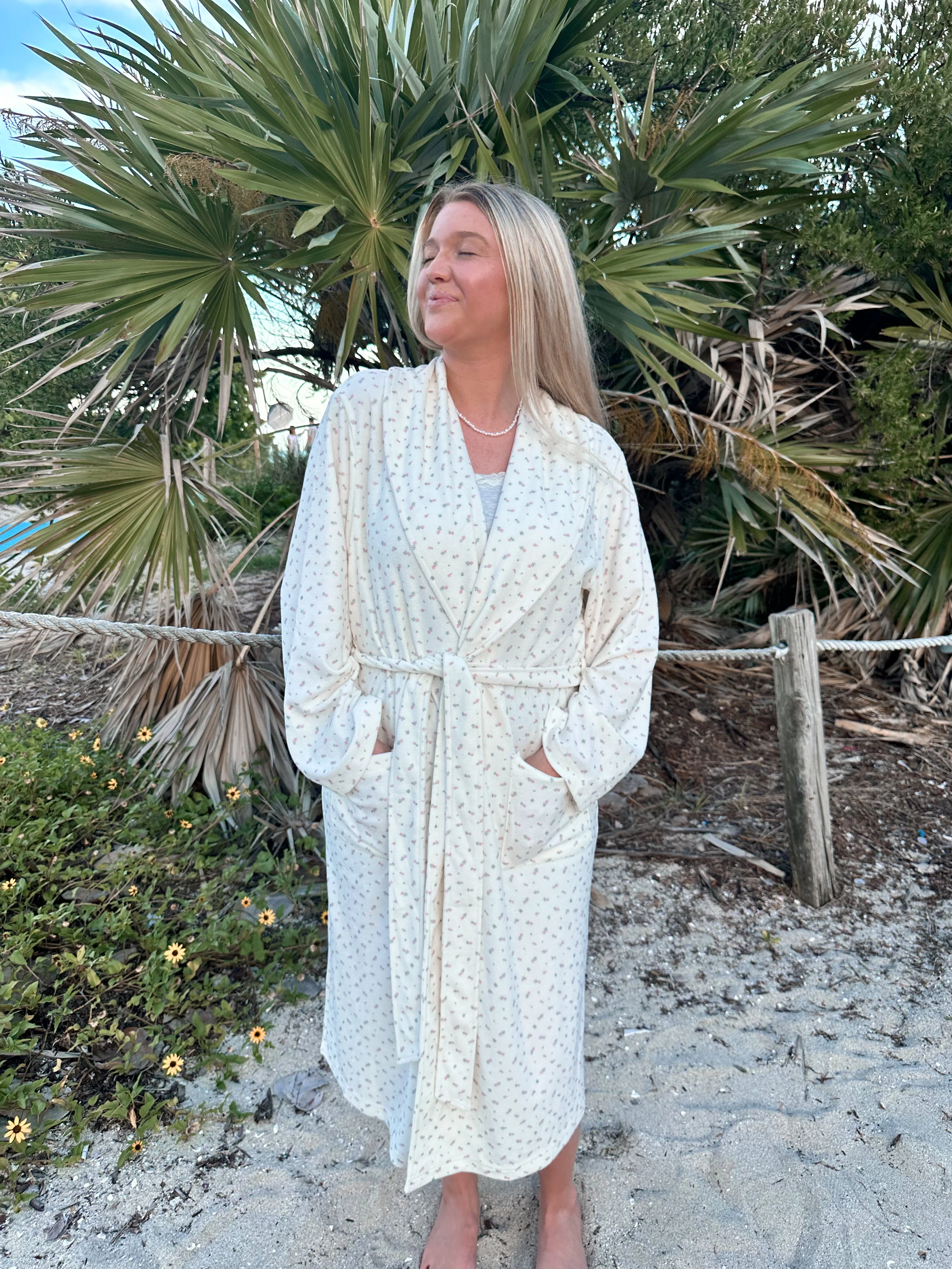 Pink Roses Dream Hotel Robe - Image 15