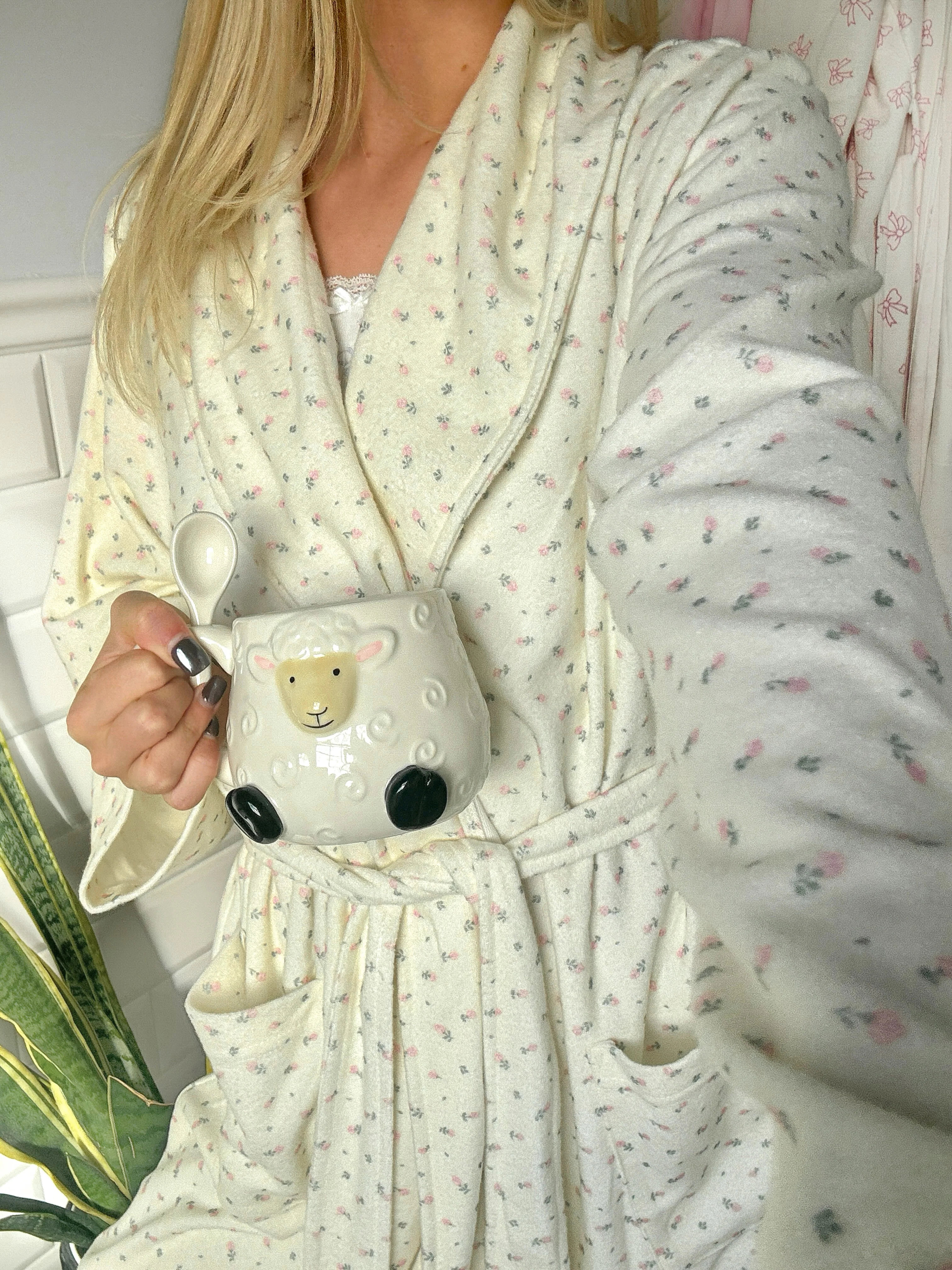 Pink Roses Dream Hotel Robe - Image 20